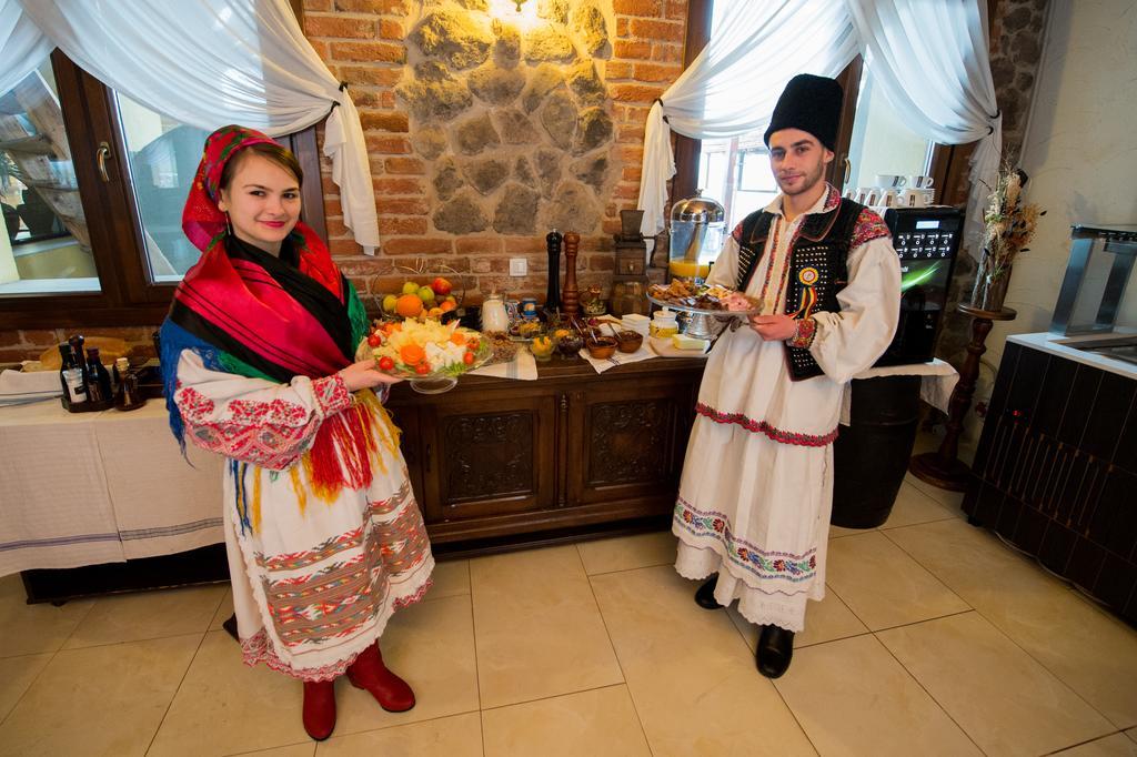 Hanul Moara Cu Noroc Ineu  Luaran gambar
